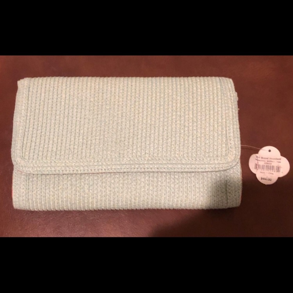 New! Mint colored straw under arm or hand purse!